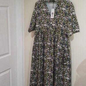 A7 Nora Cora S floral maxi dress with pockets NWT